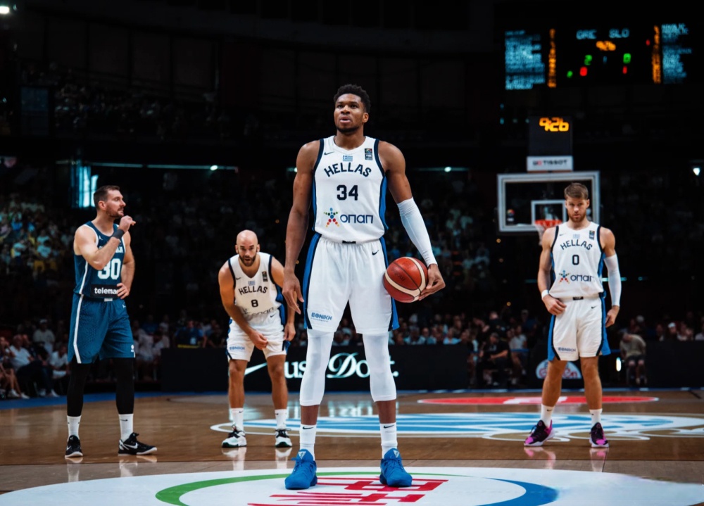 墨西哥男篮力克希腊男篮，米切尔绝境逆转