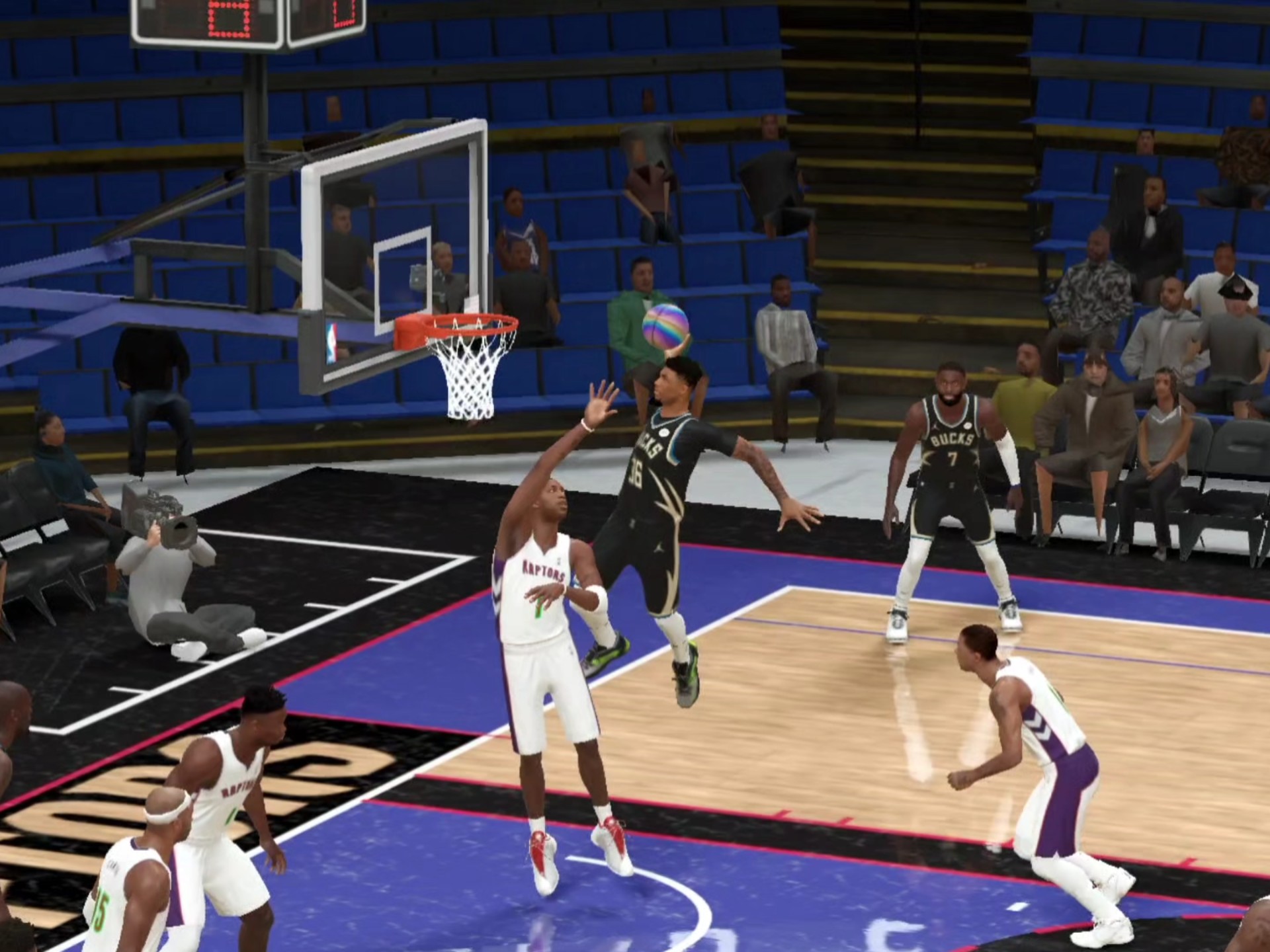 包含篮网横扫马刺，布拉德利爆发神勇的词条