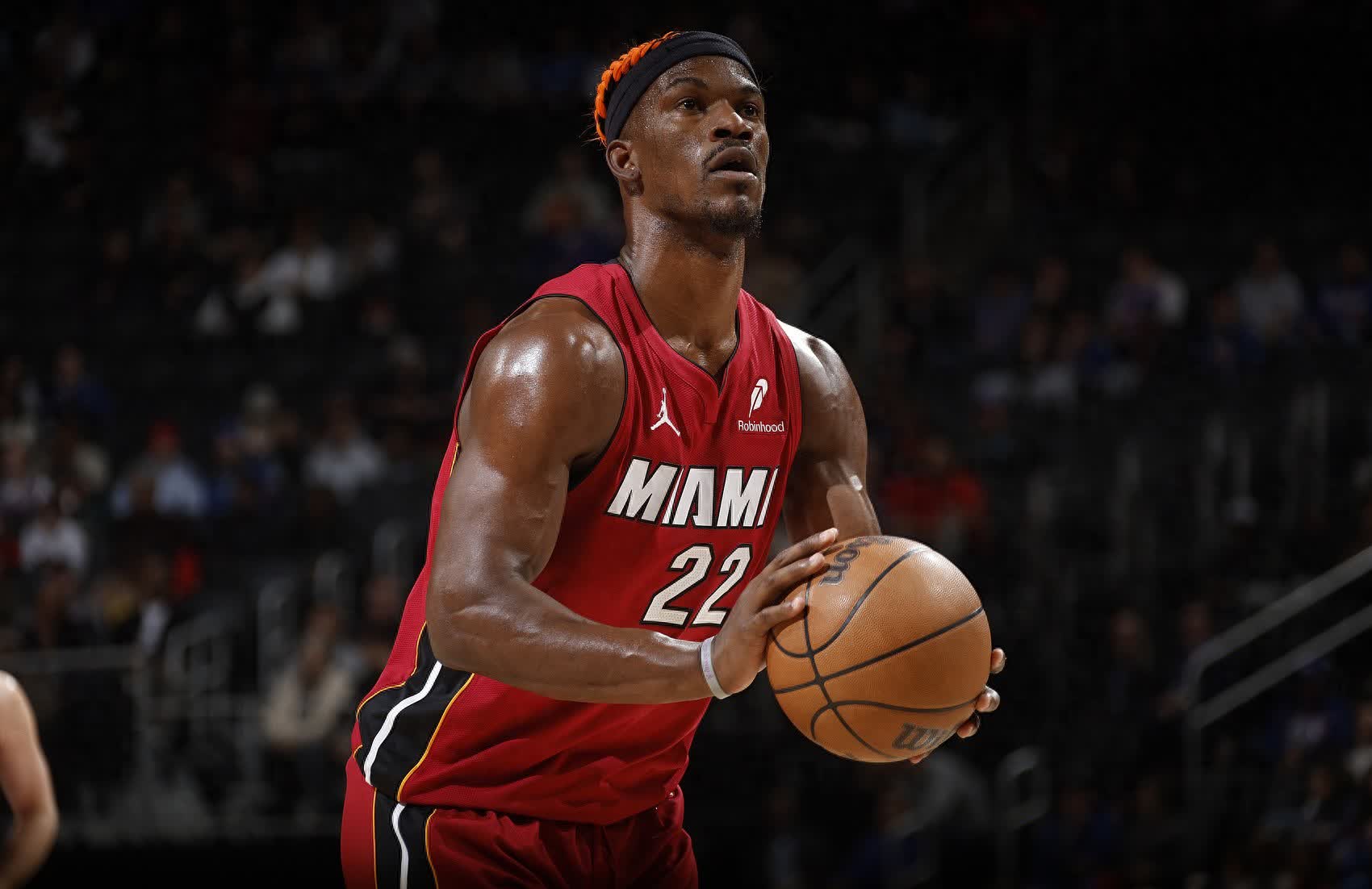 国王险胜热火B队，西蒙斯三分雨点燃全场的简单介绍