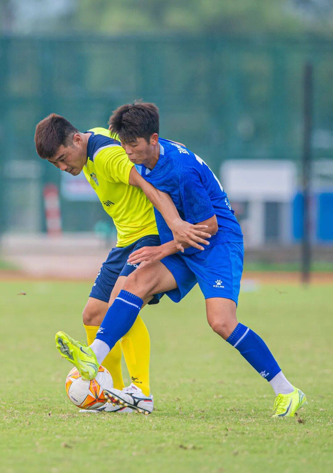开云体育-足球赛场风云激荡，国内豪强马不停蹄