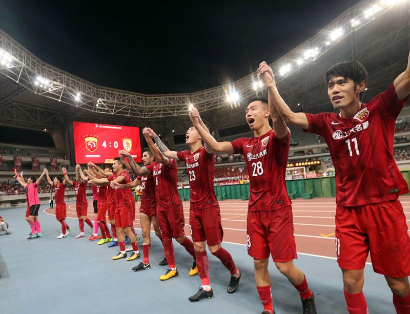 开云体育下载-上港主场大胜河北，继续稳坐榜首