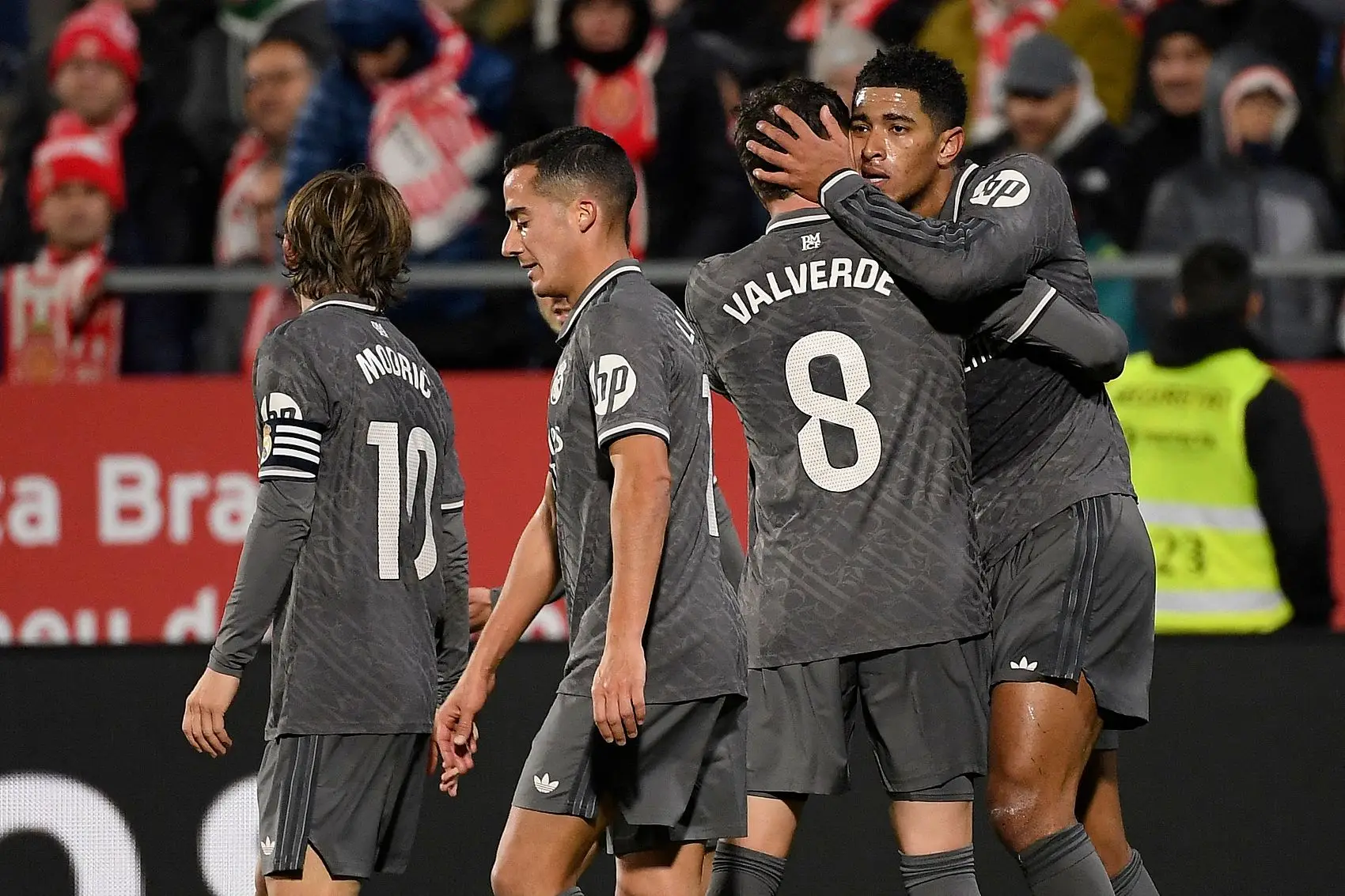 关于巴萨血洗拜仁，姆巴佩送出助攻的信息